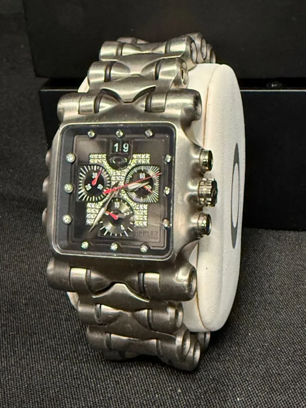 Oakley Minute Machine/Time Tank - Titanium w/Diamonds Watch - MINT Rare!